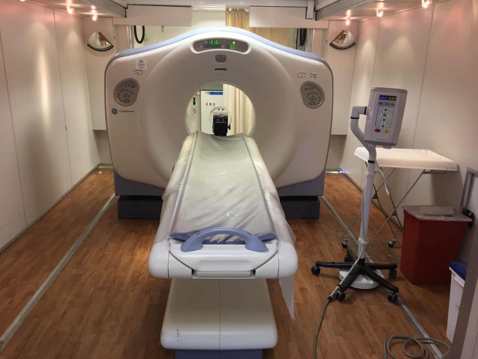 a ct scanner ge lightspeed 16 slice with contrast injector CT