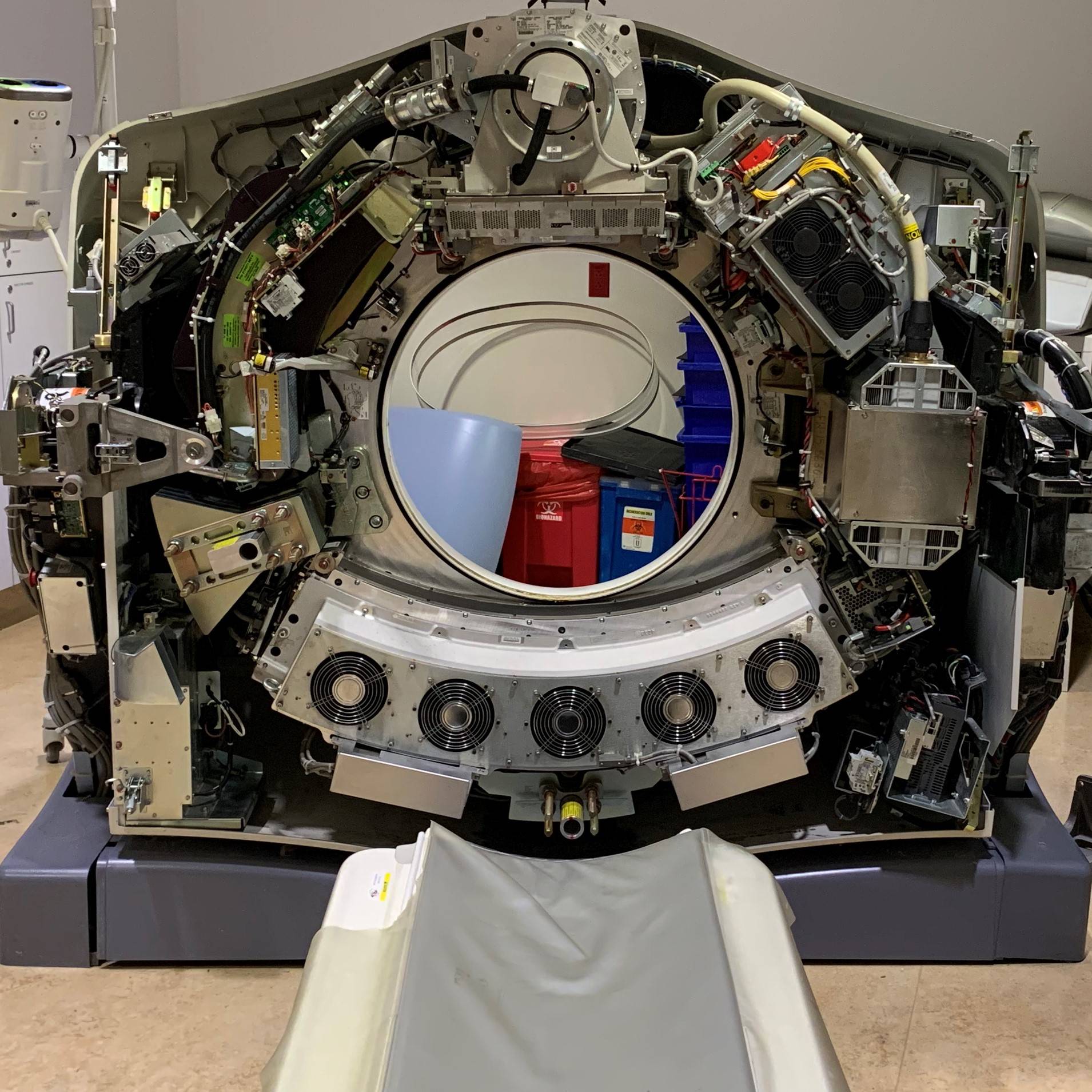 ct scanner not scanning ge ct lightspeed vct parts troubleshooting GE lighspeed VCT 64 slice scanner with covers removed