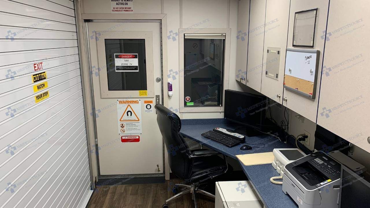 mobile mri operator workspace